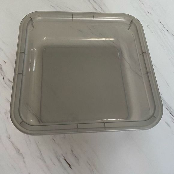 NWOT Set 2 Gray Plastic Storage Bins With Lids Stackable - Picture 6 of 10